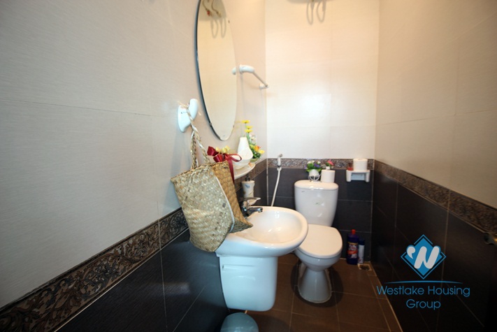 Spacious house with open living room and nice bathrooms to rent in Ciputra